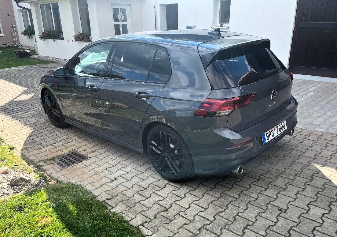 2021 Volkswagen Golf GTI, sivá hatchback, 72 000 km