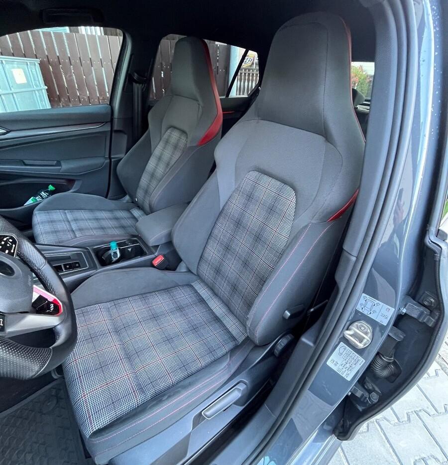 2021 Volkswagen Golf GTI, sivá hatchback, 72 000 km