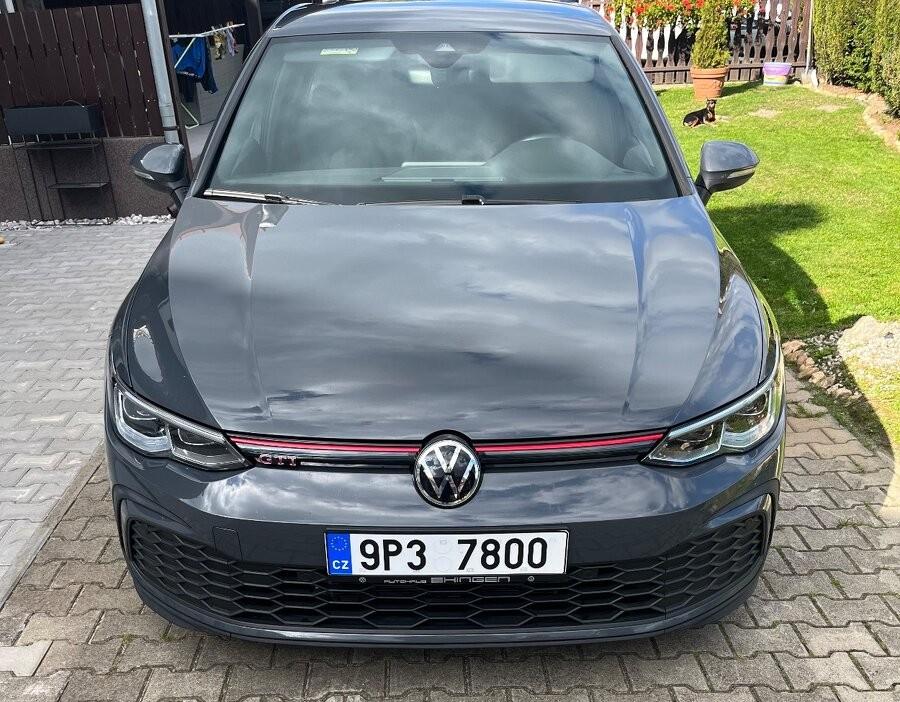 2021 Volkswagen Golf GTI, sivá hatchback, 72 000 km