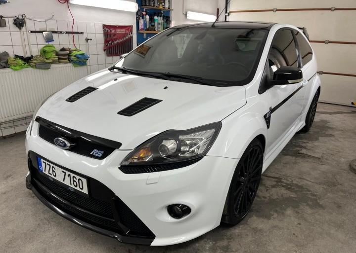 2009 Ford Focus RS, biela hatchback, 59 000 km