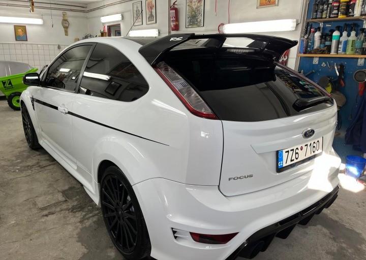 2009 Ford Focus RS, biela hatchback, 59 000 km