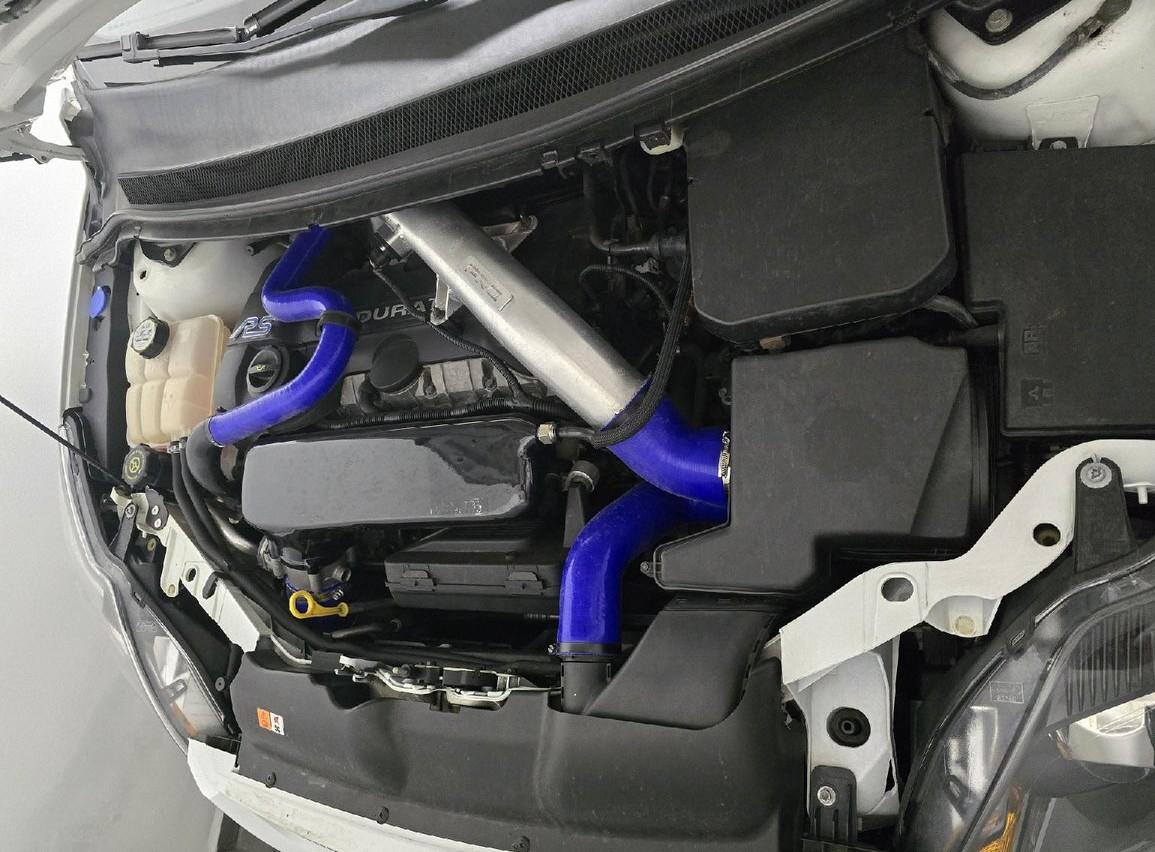 2009 Ford Focus RS, biela hatchback, 59 000 km