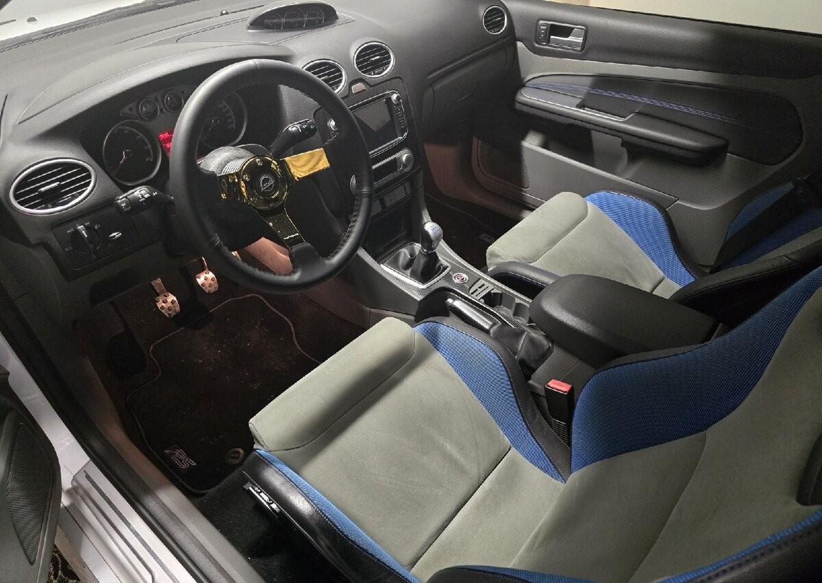 2009 Ford Focus RS, biela hatchback, 59 000 km