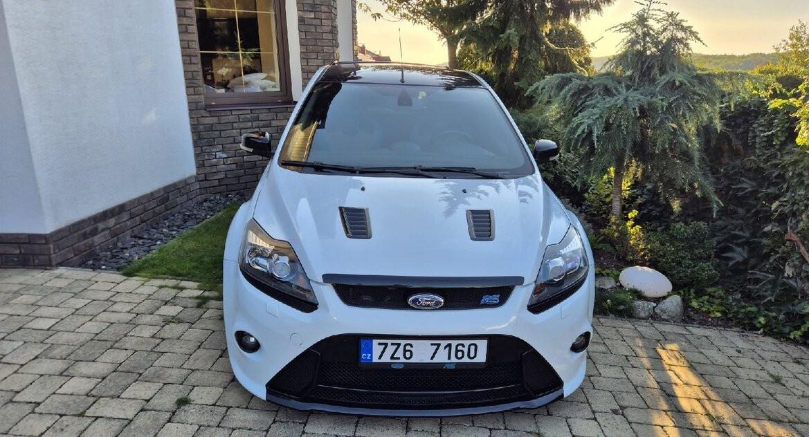 2009 Ford Focus RS, biela hatchback, 59 000 km