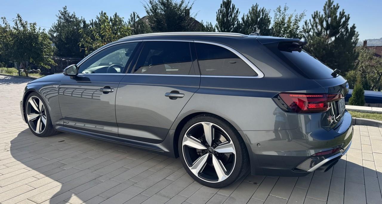 2018 AUDI RS4, sivá kombi, 118 000 km