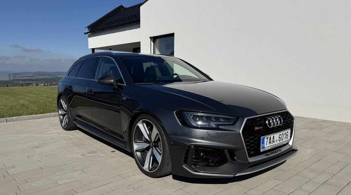 2018 AUDI RS4, sivá kombi, 118 000 km