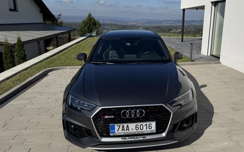 2018 AUDI RS4, sivá kombi, 118 000 km