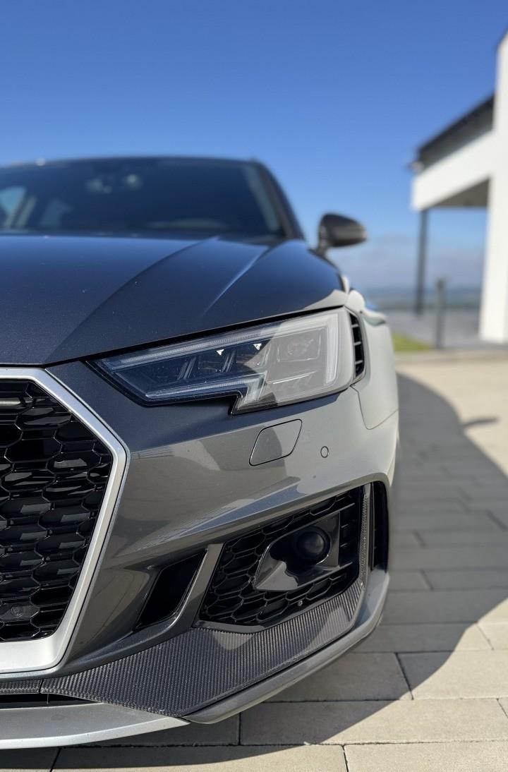 2018 AUDI RS4, sivá kombi, 118 000 km