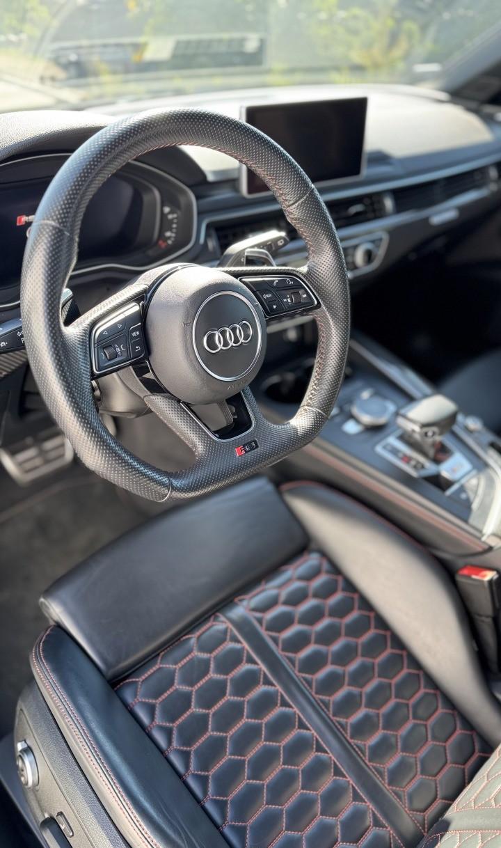 2018 AUDI RS4, sivá kombi, 118 000 km