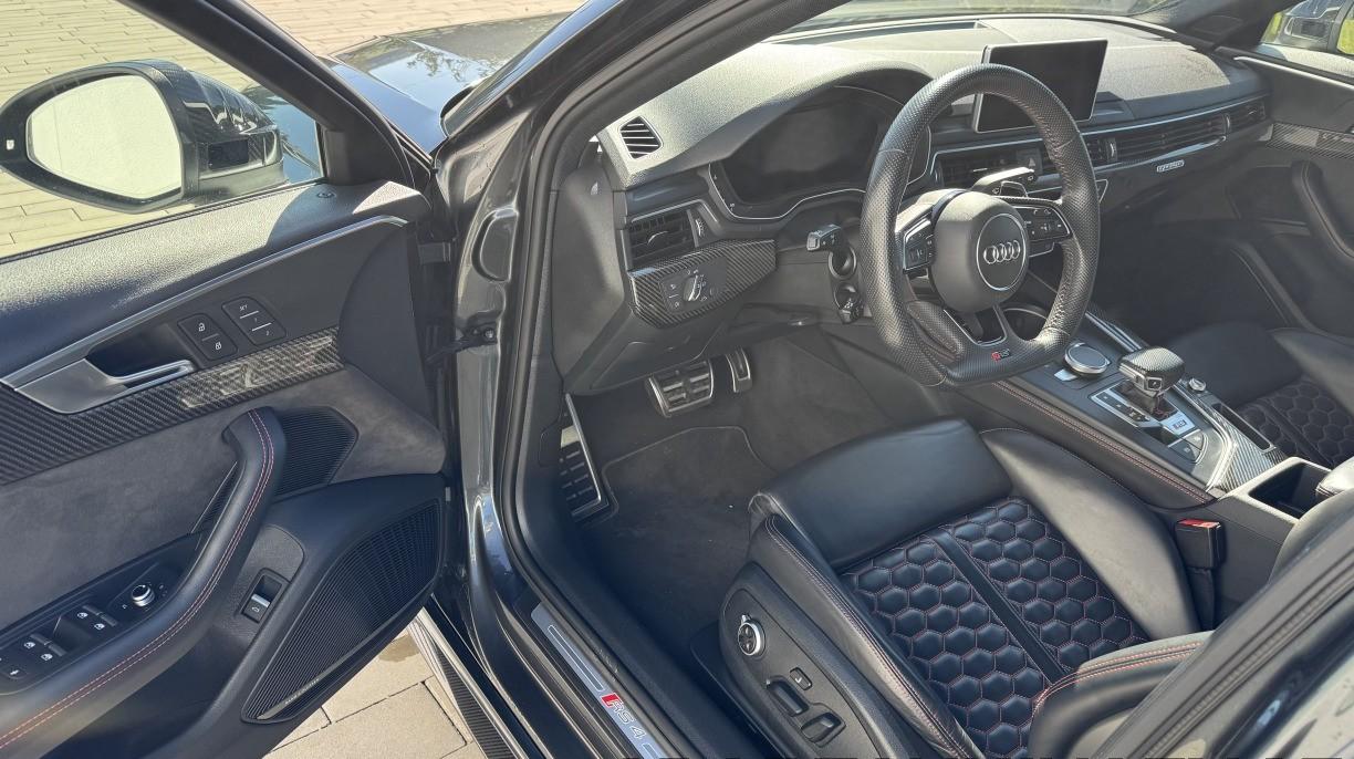 2018 AUDI RS4, sivá kombi, 118 000 km