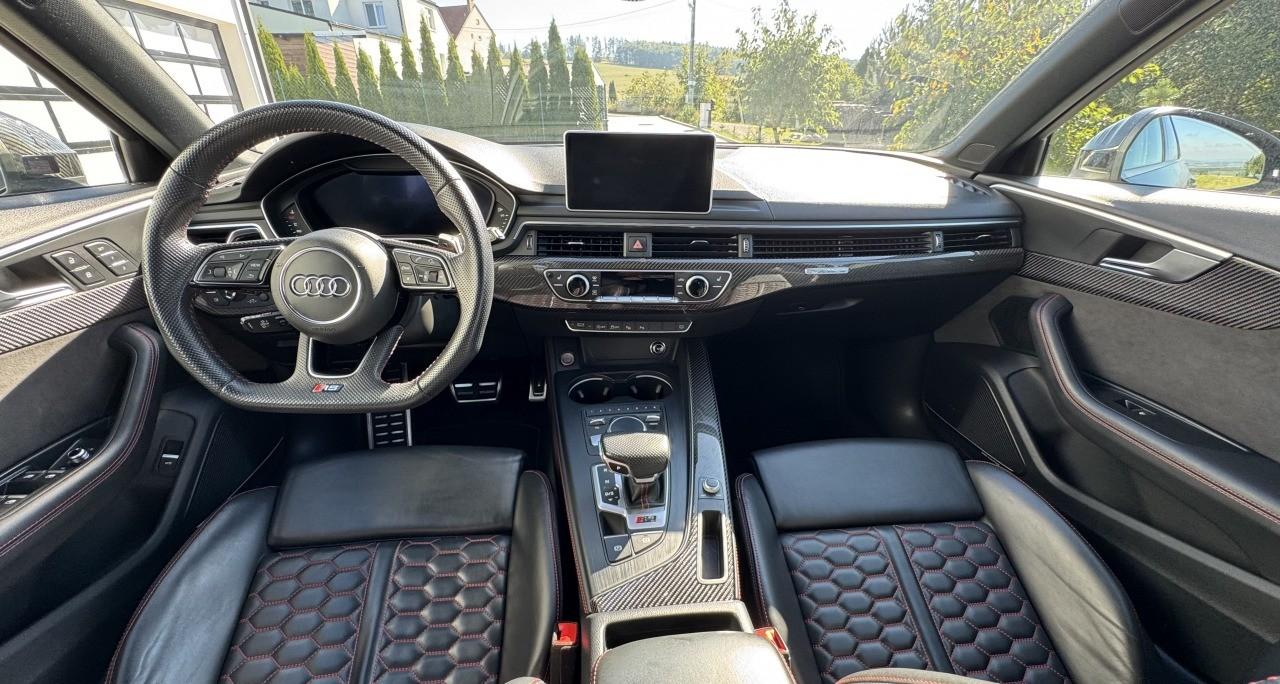 2018 AUDI RS4, sivá kombi, 118 000 km