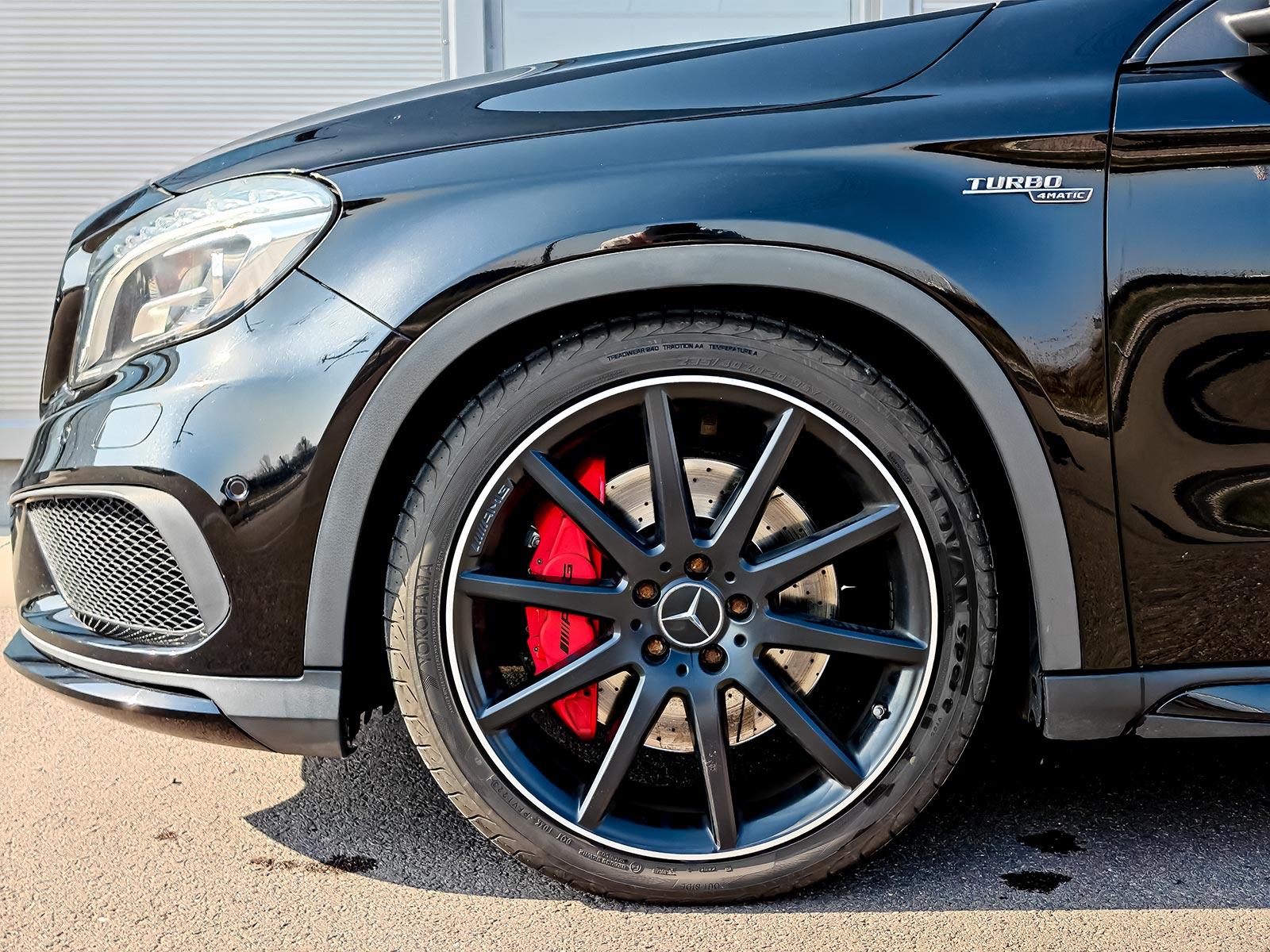 2016 Mercedes-Benz GLA 45 AMG AMG Performance, čierna hatchback, 124 000 km
