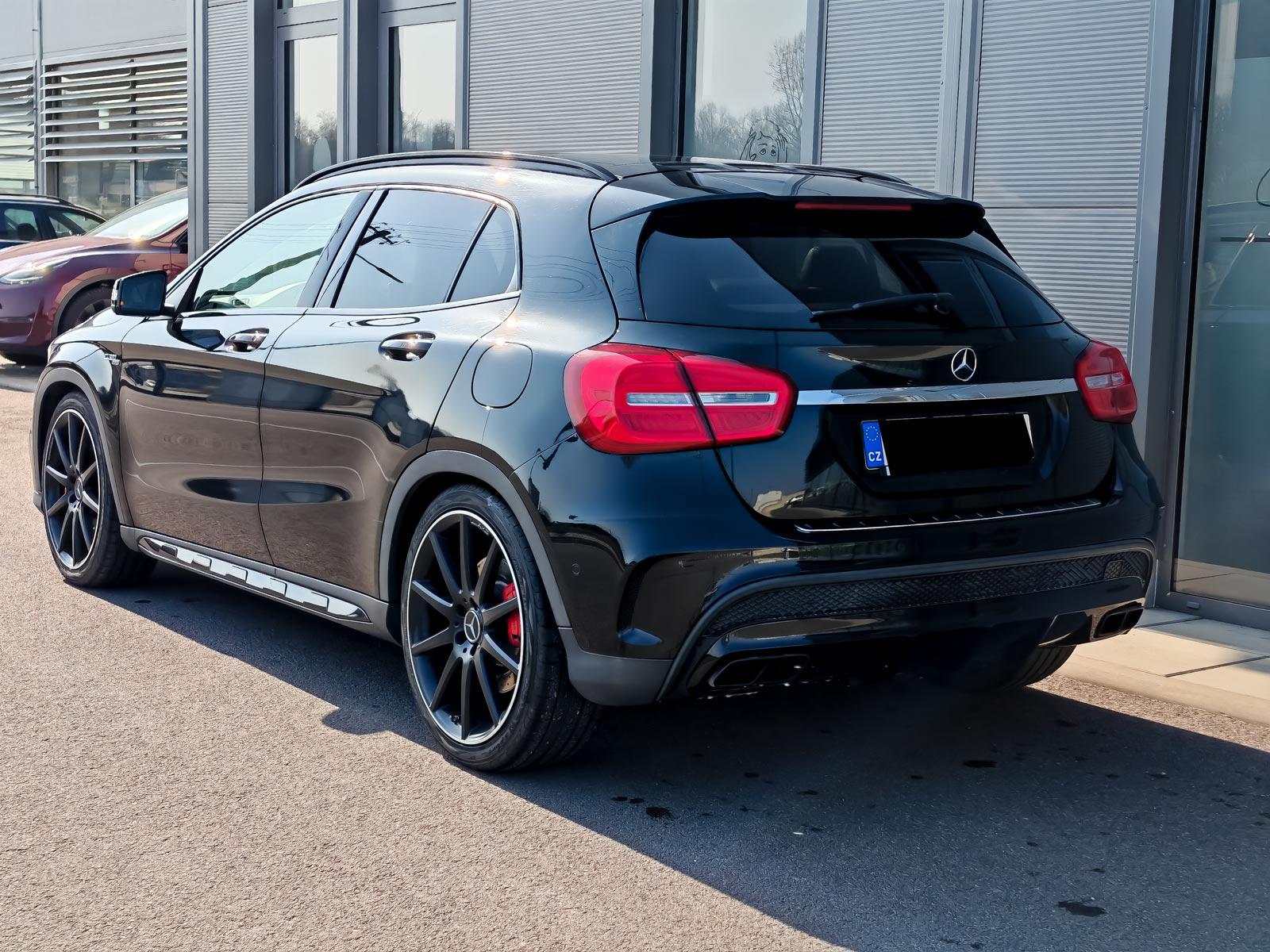 2016 Mercedes-Benz GLA 45 AMG AMG Performance, čierna hatchback, 124 000 km