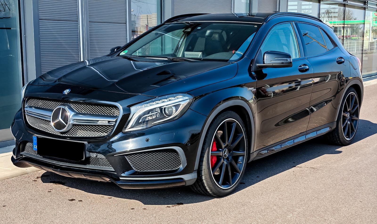 2016 Mercedes-Benz GLA 45 AMG AMG Performance, čierna hatchback, 124 000 km