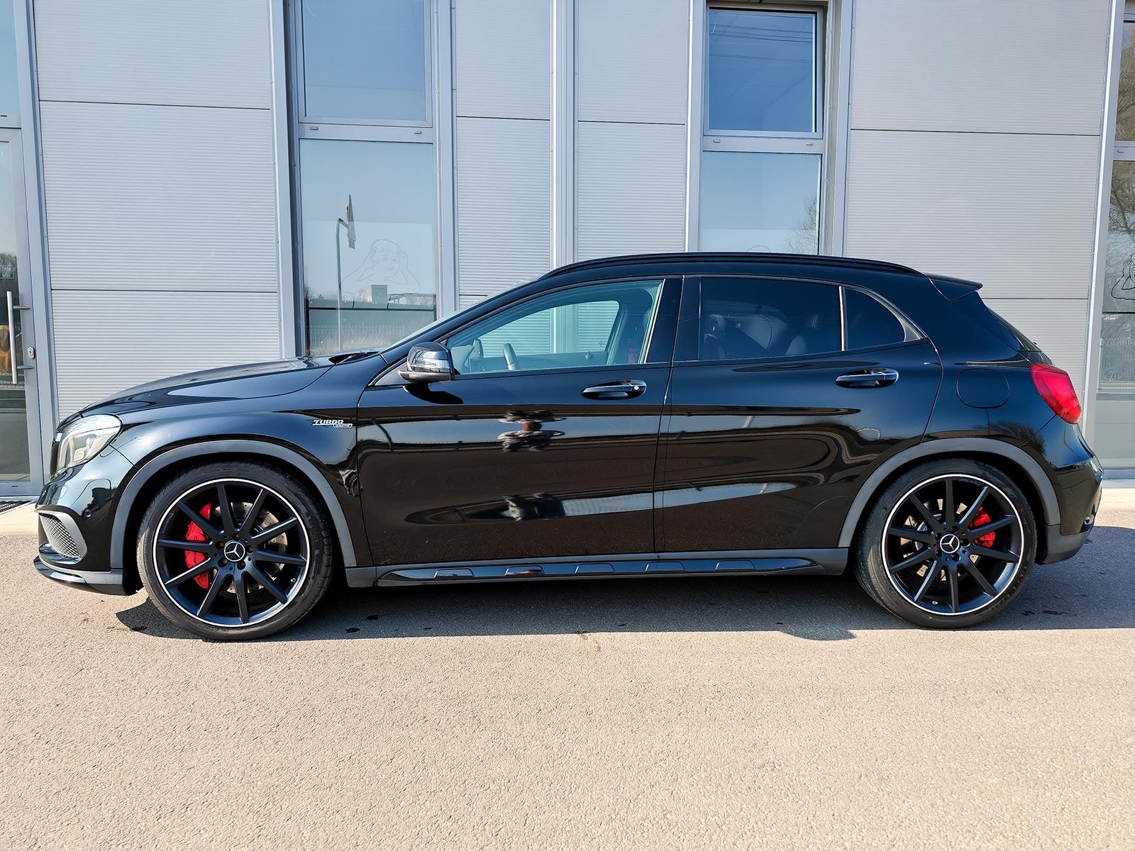 2016 Mercedes-Benz GLA 45 AMG AMG Performance, čierna hatchback, 124 000 km