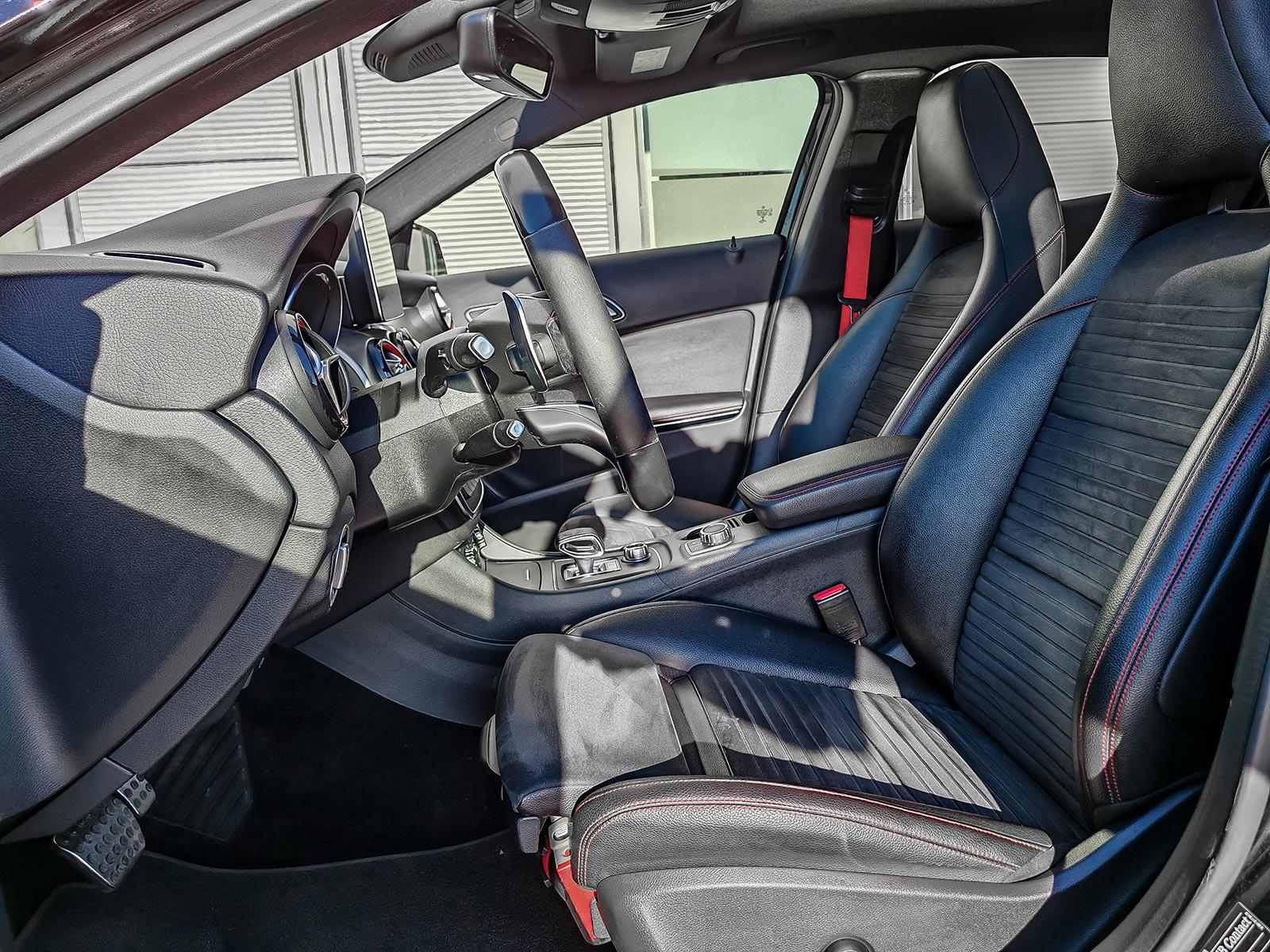 2016 Mercedes-Benz GLA 45 AMG AMG Performance, čierna hatchback, 124 000 km