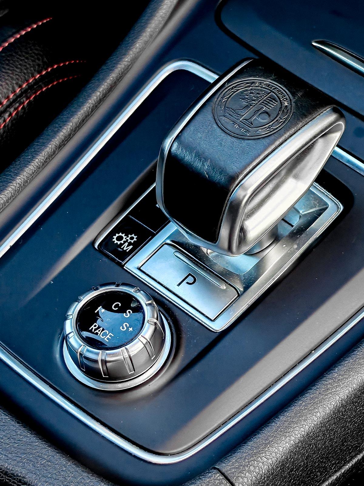 2016 Mercedes-Benz GLA 45 AMG AMG Performance, čierna hatchback, 124 000 km