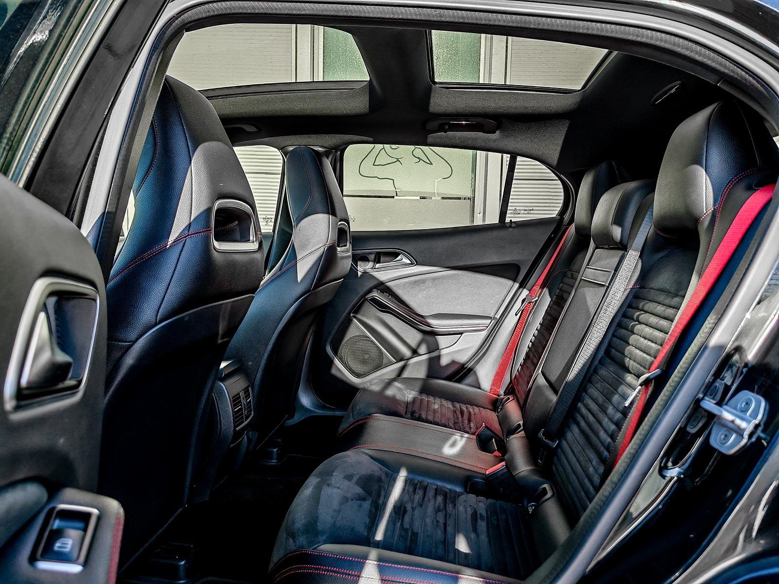 2016 Mercedes-Benz GLA 45 AMG AMG Performance, čierna hatchback, 124 000 km